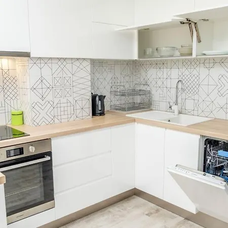 Charisma Apt - Lux At Top City Center *