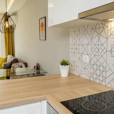 Charisma Apt - Lux At Top City Center Apartment