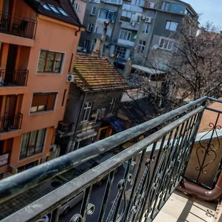Charisma Apt - Lux At Top City Center Apartment